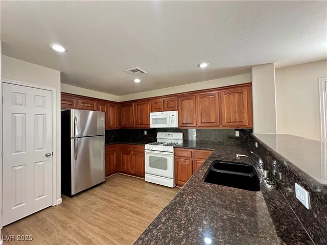 $1,900 | 9983 Alder Springs Court, Las Vegas, NV 89148