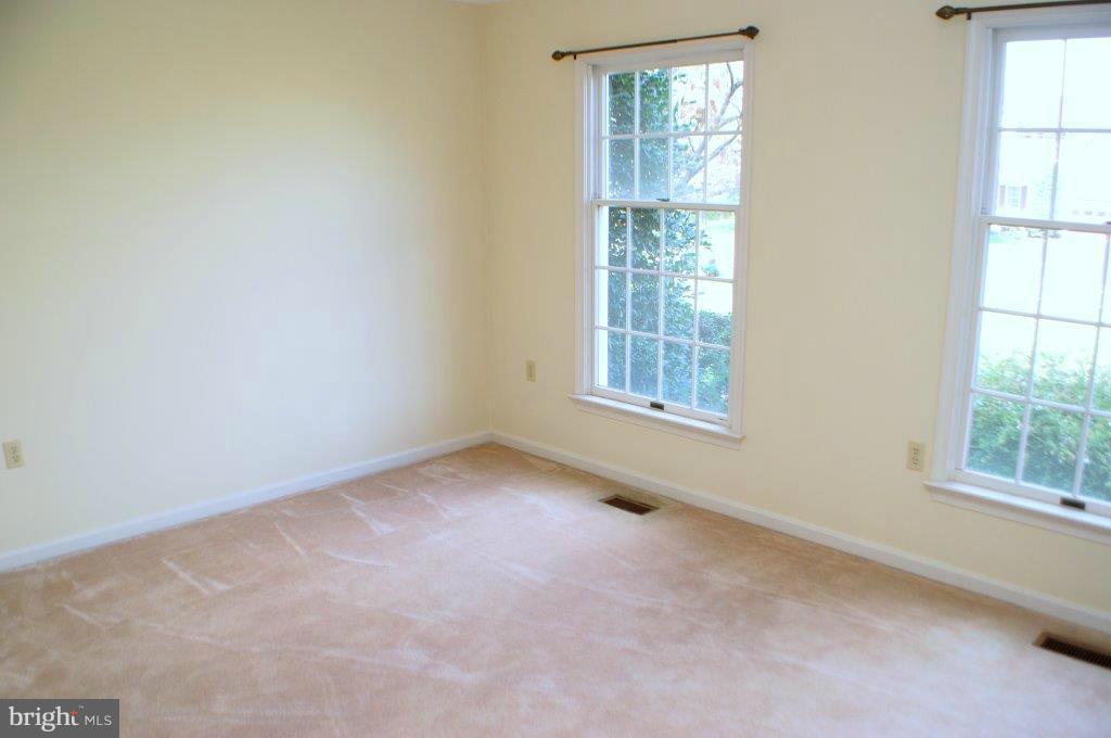 7129 Poole Jones Road Frederick, MD 21702 - Photo 4 of 15 Living Room