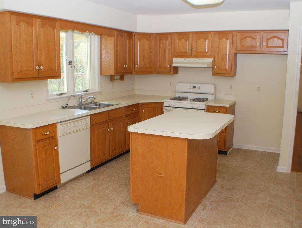 7129 Poole Jones Road Frederick, MD 21702 - Photo 5 of 15 Kitchen
