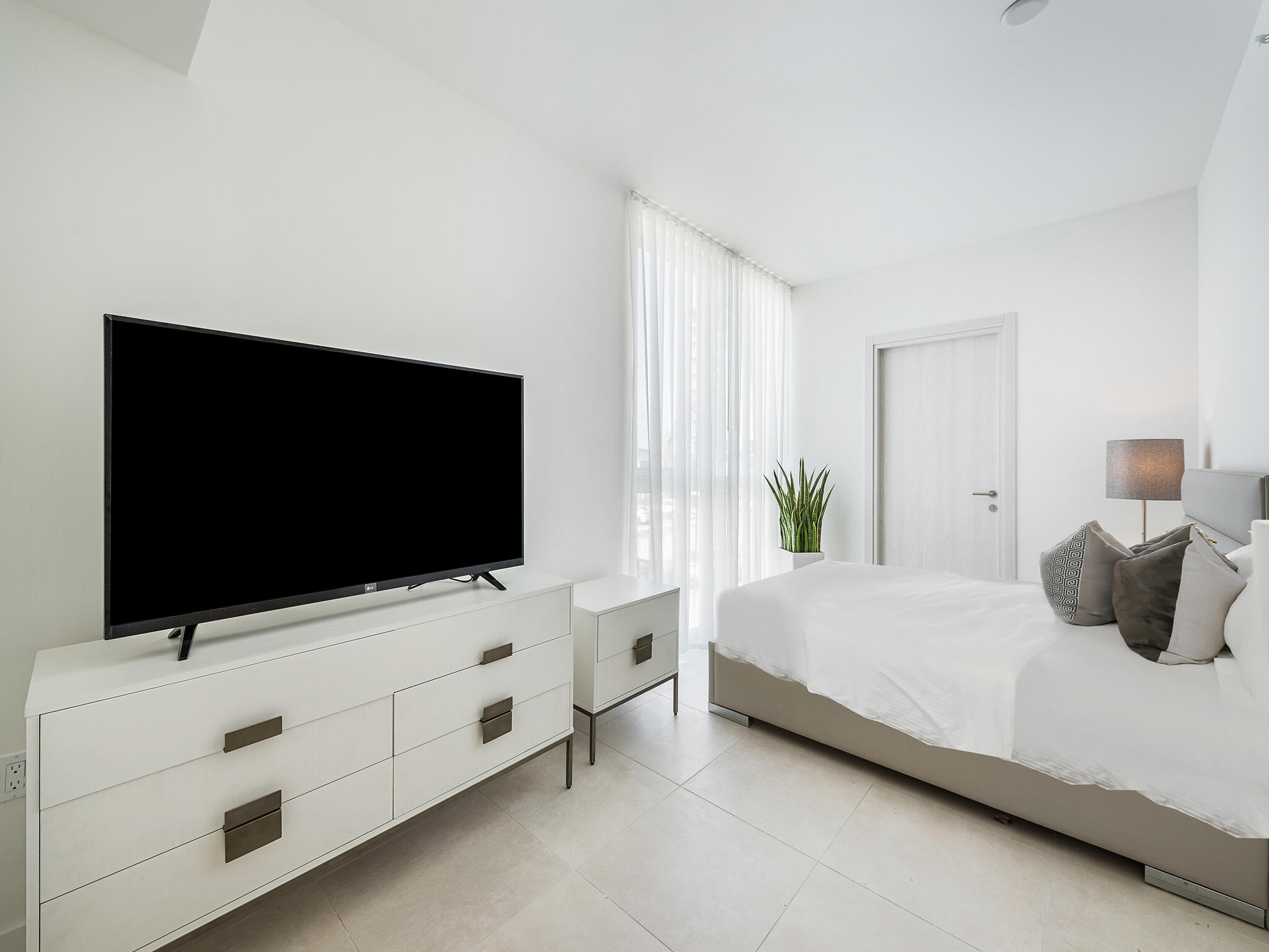 401 North Birch Road, Unit TH1 Fort Lauderdale, FL 33304 - Photo 19 of 31 001_4830