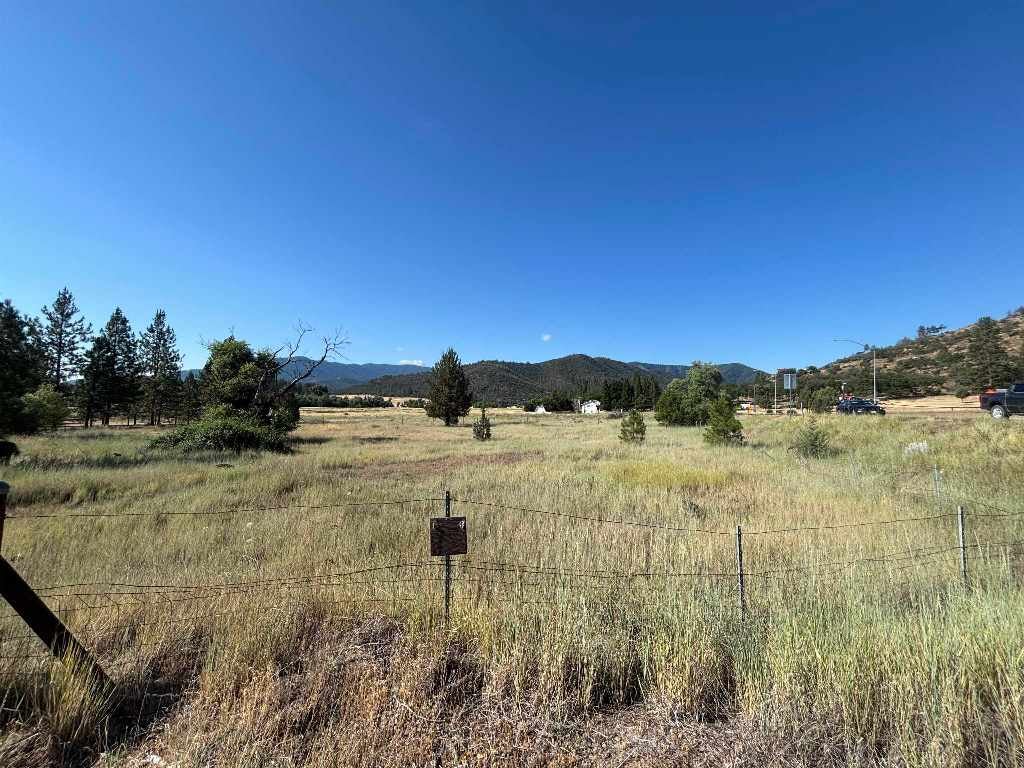 2010 Fort Jones Road Yreka, CA 96097 - Photo 8 of 11 Gallery Image 8