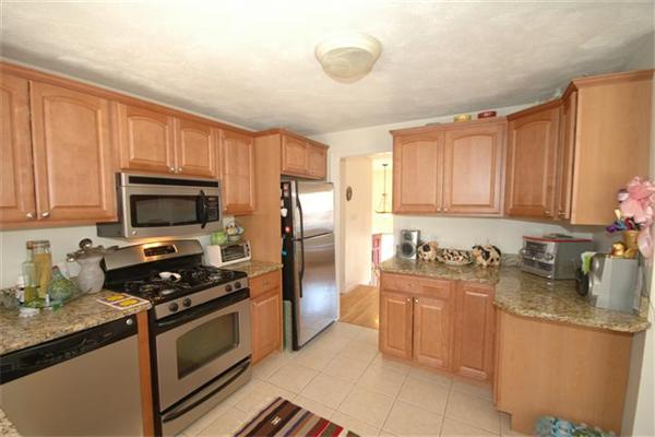 52 Dufton Road Andover, MA 01810 - Photo 2 of 25 Gallery Image 2