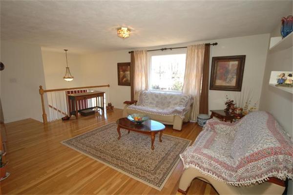 52 Dufton Road Andover, MA 01810 - Photo 4 of 25 Gallery Image 4