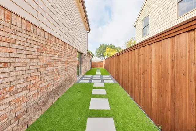 a view of a backyard with pathway