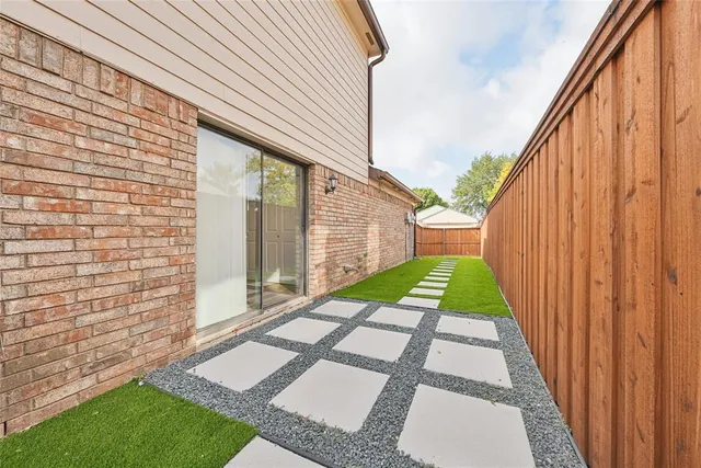 a view of backyard with a garden