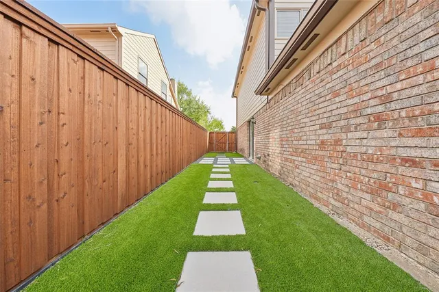 a view of a backyard with pathway