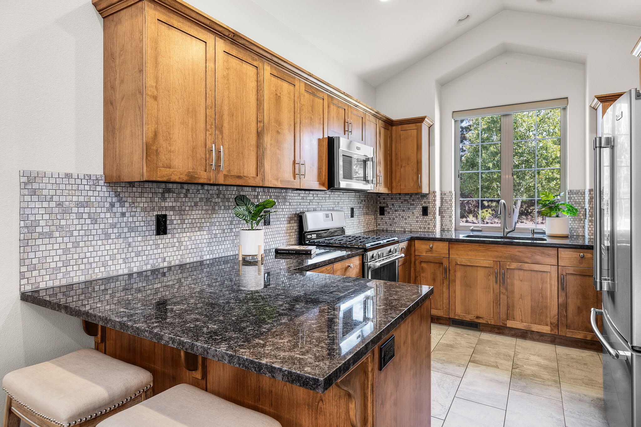 62529 Eagle Road Bend, OR 97701 - Photo 7 of 40 7