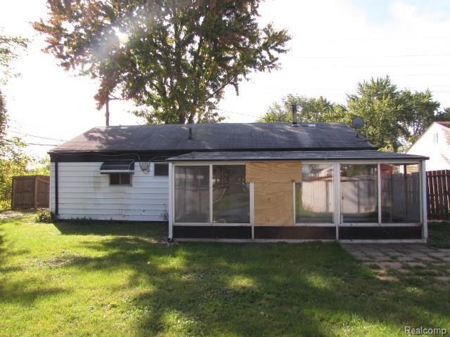 14281 Toepfer Road Warren, MI 48089 - Photo 13 of 15 261-862336-back2.JPG