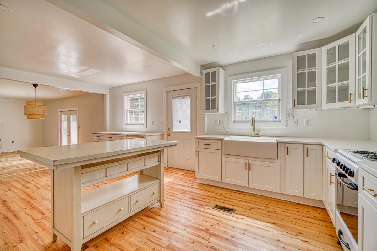 270 State Rd S-42-786 Wellford, SC 29385 - Photo 8 of 36