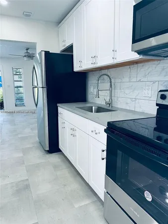 $2,275 | 213 Southwest 1st Court, Unit 213, Dania Beach, FL 33004