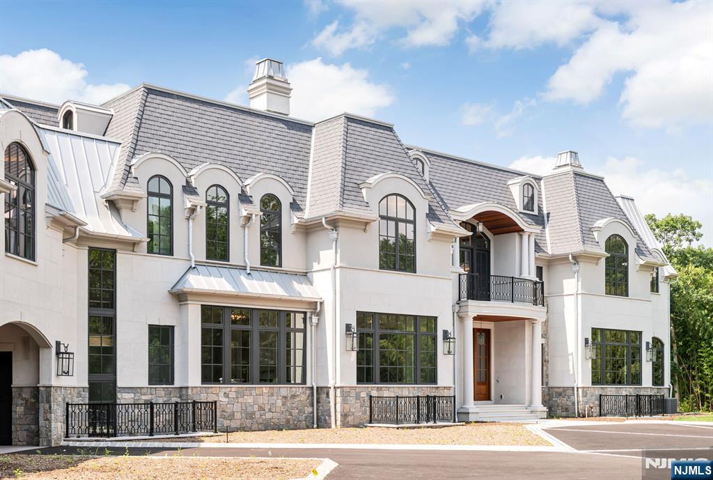 19 Rio Vista Drive Alpine, NJ 07620 - Photo 3 of 49 a front view of residential houses