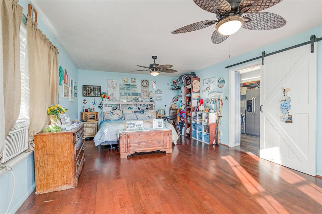 18888 Highway 274 Kemp, TX 75143 - Photo 15 of 30 a living room with furniture and a wooden floor