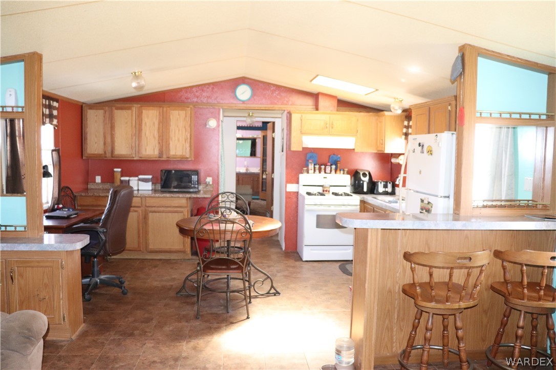 3913 Araby Road Golden Valley, AZ 86413 - Photo 15 of 38