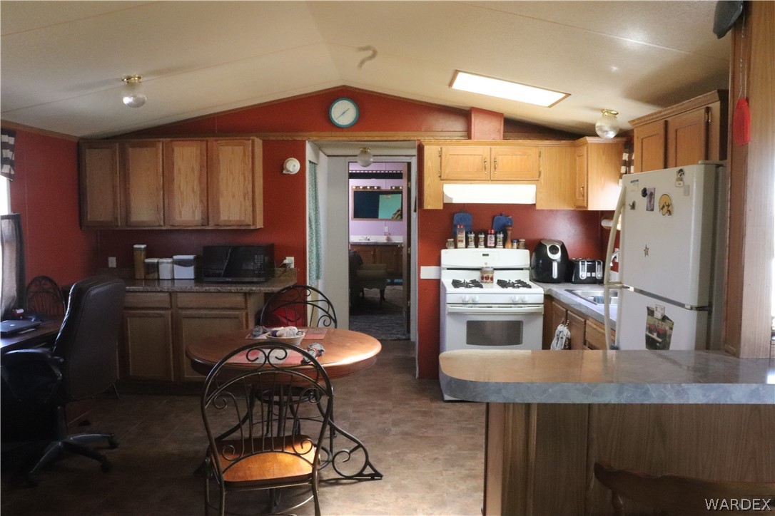 3913 Araby Road Golden Valley, AZ 86413 - Photo 16 of 38