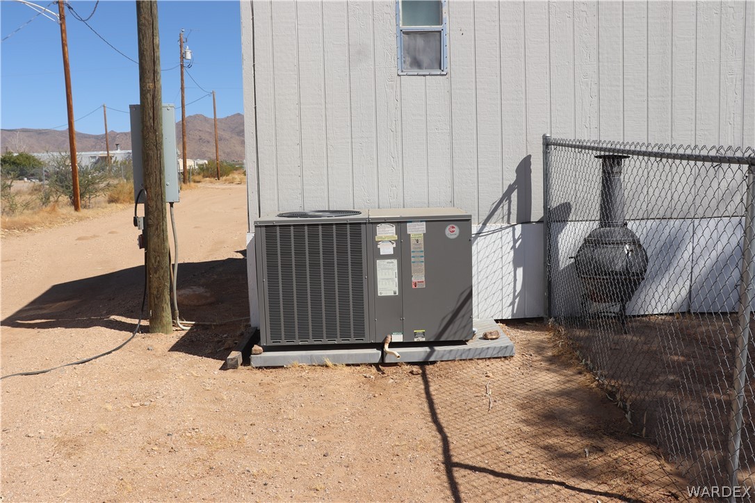 3913 Araby Road Golden Valley, AZ 86413 - Photo 34 of 38