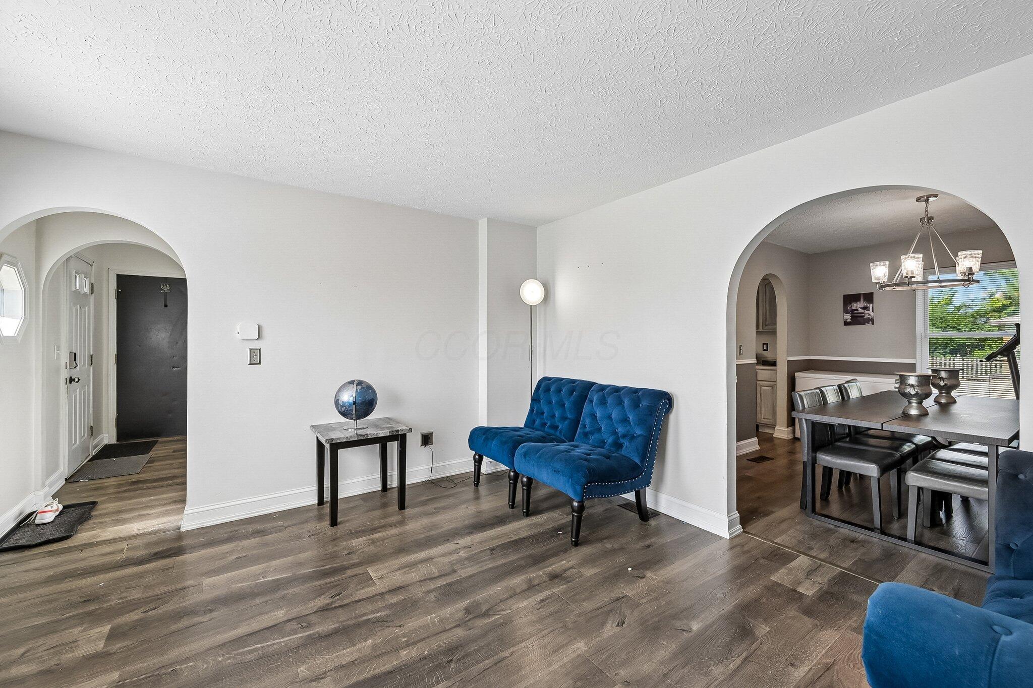 2527 Linbaugh Road Grove City, OH 43123 - Photo 11 of 44 Living Room
