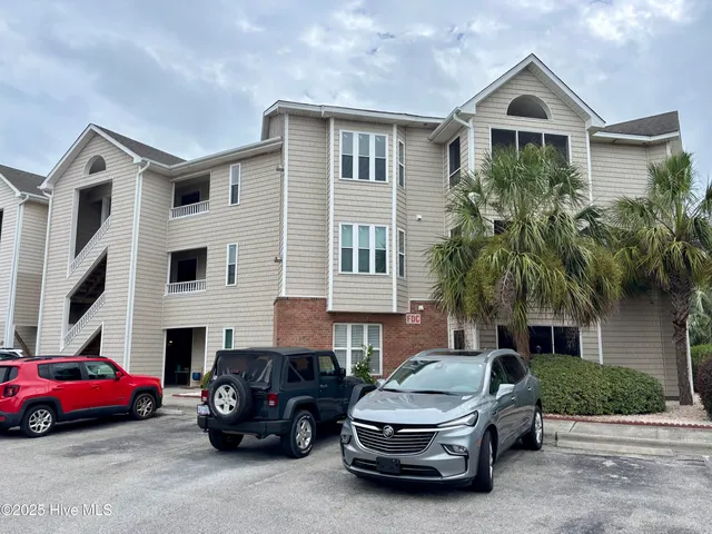 $1,425 | 609 Spencer-Farlow Drive, Unit 33, Carolina Beach, NC 28428