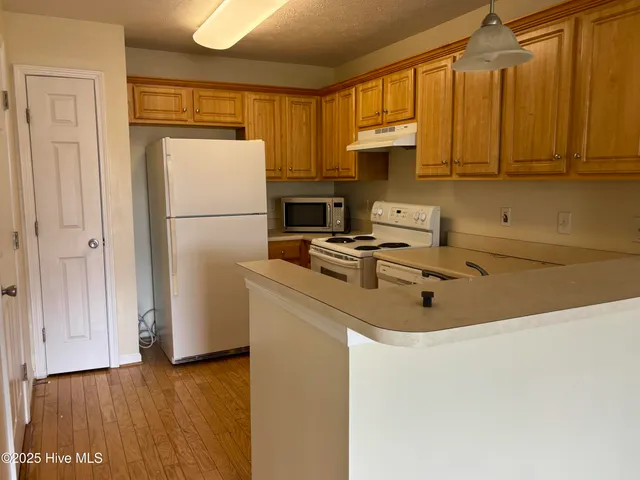 $1,425 | 609 Spencer-Farlow Drive, Unit 33, Carolina Beach, NC 28428