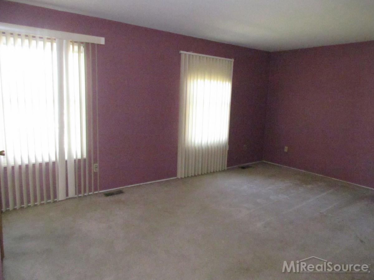 28243 Raleigh Crescent New Baltimore, MI 48051 - Photo 9 of 11 31212671-8.JPG
