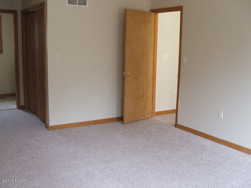 206 Segatti Bushkill, PA 18324 - Photo 2 of 8