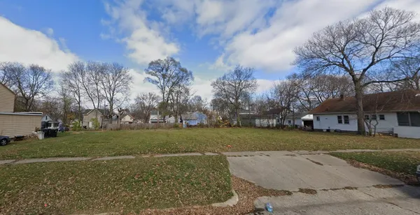 $10,900 | 327 Kenwood Avenue, Beloit, WI 53511