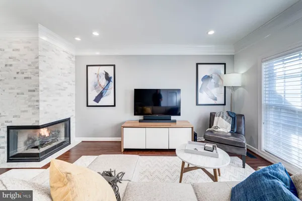 $4,000 | 947 Harrison Circle, Alexandria, VA 22304