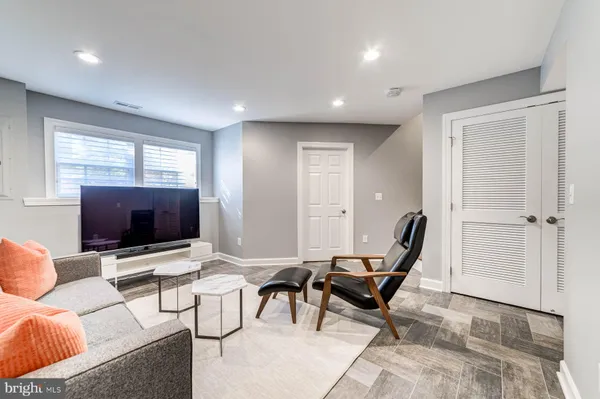 $4,000 | 947 Harrison Circle, Alexandria, VA 22304