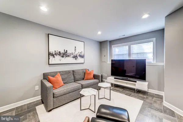 $4,000 | 947 Harrison Circle, Alexandria, VA 22304