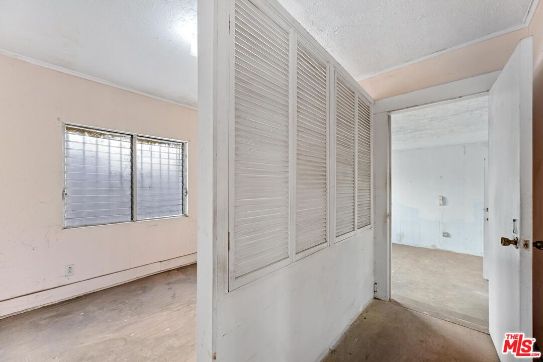 1650 South Rimpau Boulevard Los Angeles, CA 90019 - Photo 19 of 52 an empty room with windows