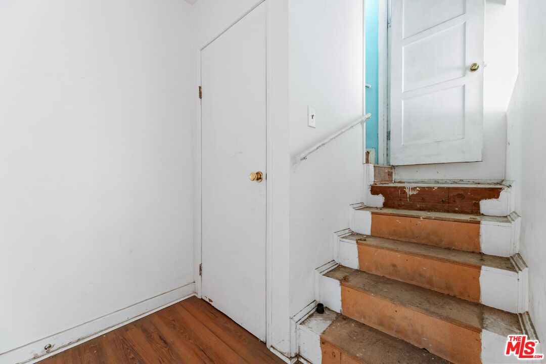 1650 South Rimpau Boulevard Los Angeles, CA 90019 - Photo 27 of 52 a view of entryway with wooden floor