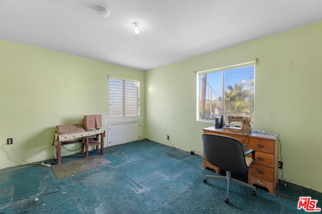 1650 South Rimpau Boulevard Los Angeles, CA 90019 - Photo 33 of 52 a workspace with furniture and window