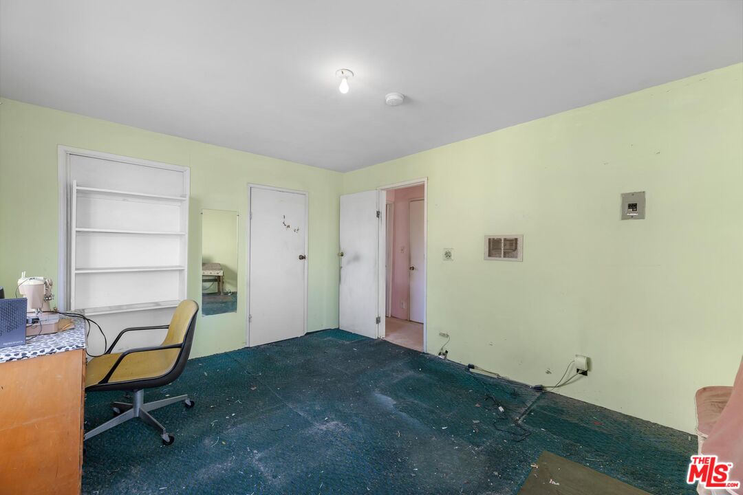 1650 South Rimpau Boulevard Los Angeles, CA 90019 - Photo 34 of 52 a room with a table and chairs
