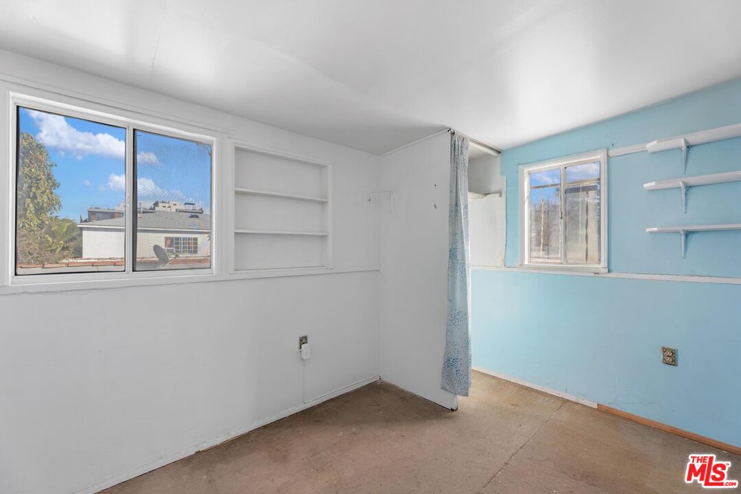 1650 South Rimpau Boulevard Los Angeles, CA 90019 - Photo 35 of 52 a view of an empty room with a window
