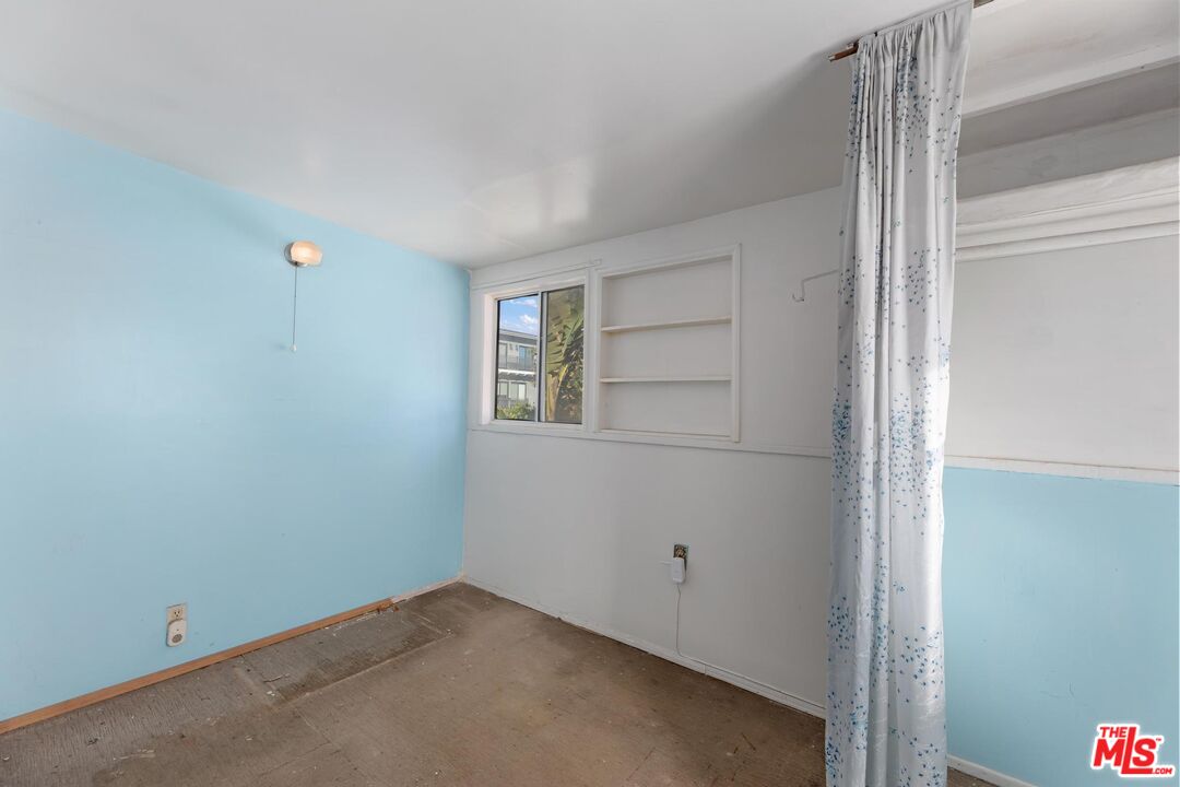 1650 South Rimpau Boulevard Los Angeles, CA 90019 - Photo 36 of 52 a view of room