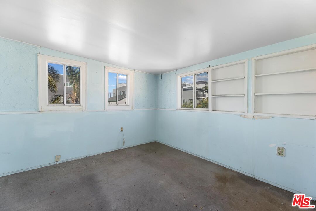 1650 South Rimpau Boulevard Los Angeles, CA 90019 - Photo 38 of 52 a view of an empty room with a window