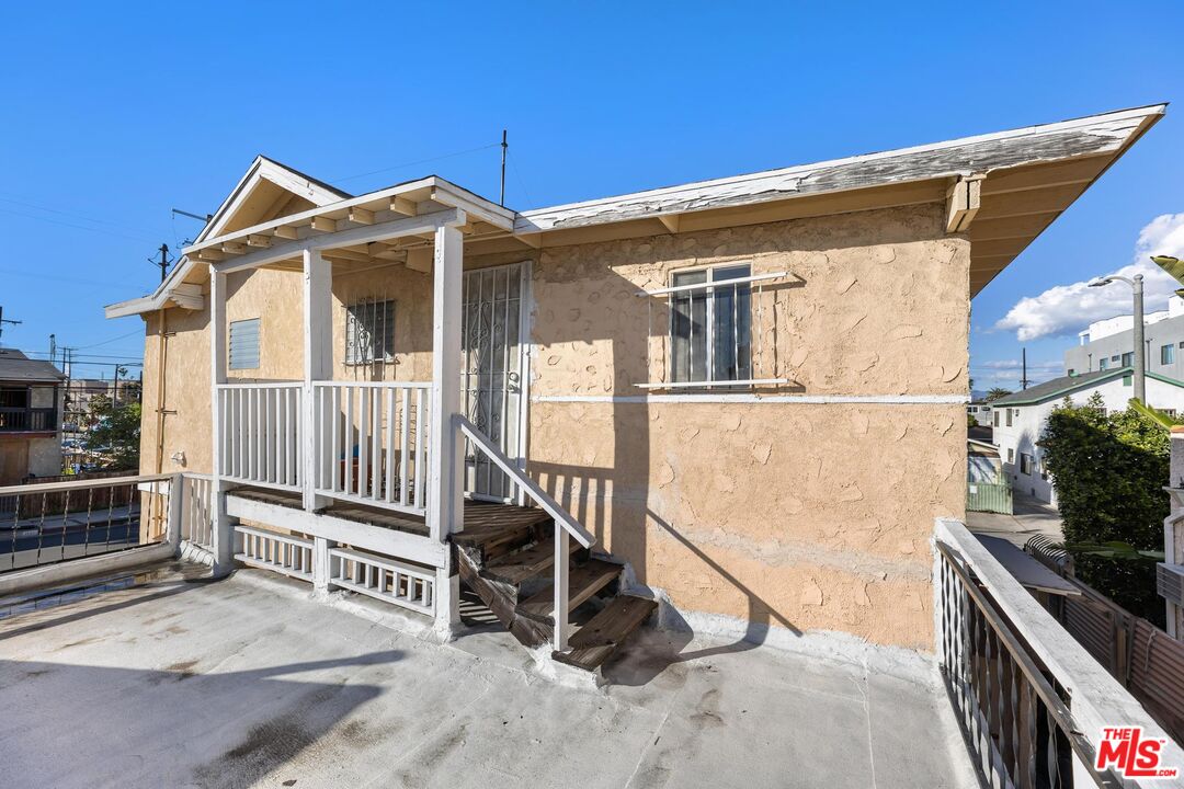 1650 South Rimpau Boulevard Los Angeles, CA 90019 - Photo 40 of 52 a view of a house with wooden fence