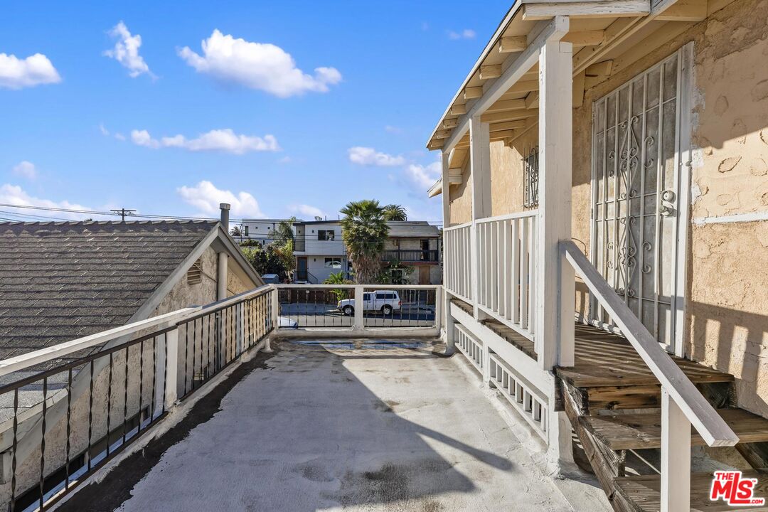 1650 South Rimpau Boulevard Los Angeles, CA 90019 - Photo 42 of 52 a view of balcony and deck