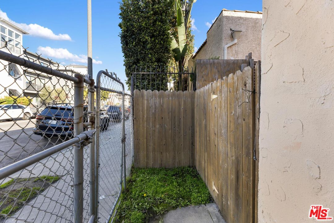 1650 South Rimpau Boulevard Los Angeles, CA 90019 - Photo 45 of 52 a view of a pathway of a house with wooden fence
