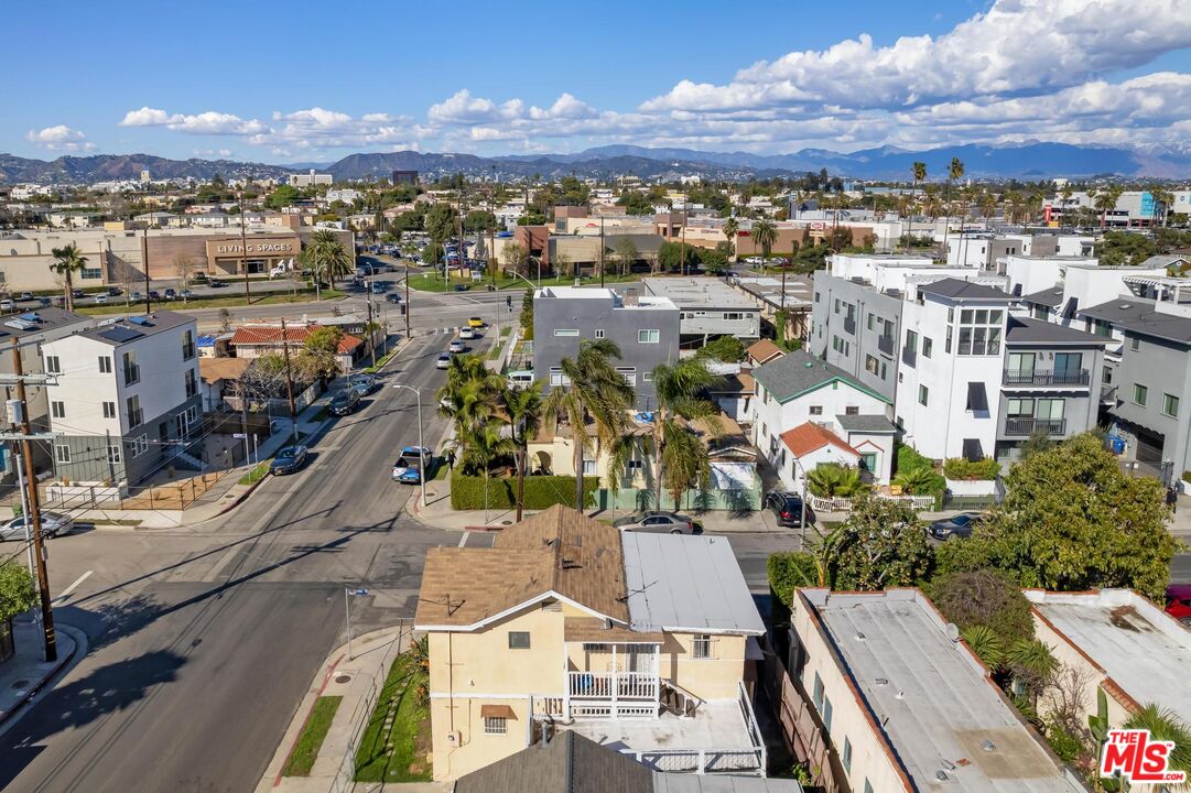 1650 South Rimpau Boulevard Los Angeles, CA 90019 - Photo 48 of 52 an aerial view of residential houses with outdoor space
