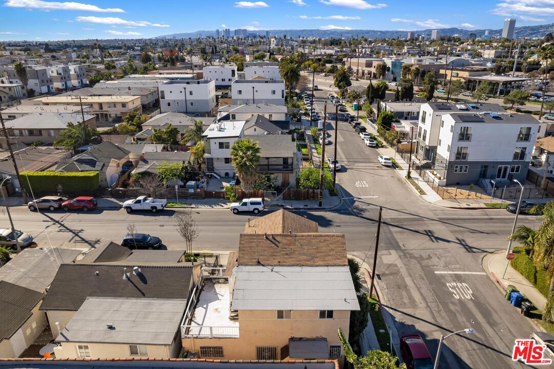 1650 South Rimpau Boulevard Los Angeles, CA 90019 - Photo 50 of 52 an aerial view of residential houses with outdoor space