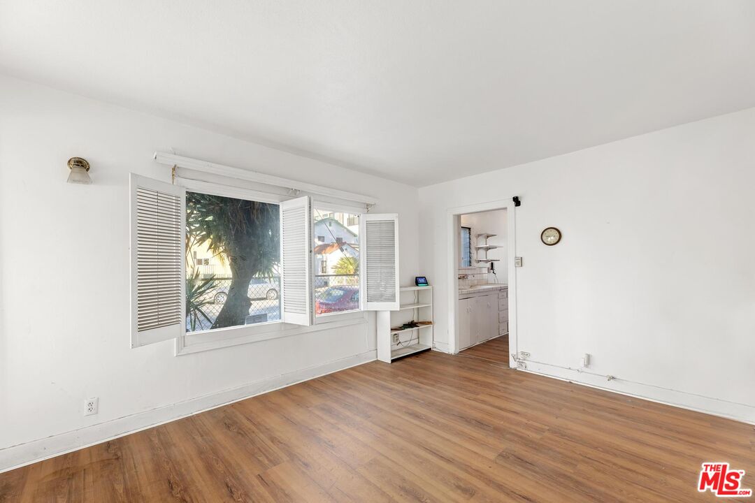 1650 South Rimpau Boulevard Los Angeles, CA 90019 - Photo 7 of 52 a view of empty room with wooden floor and fan