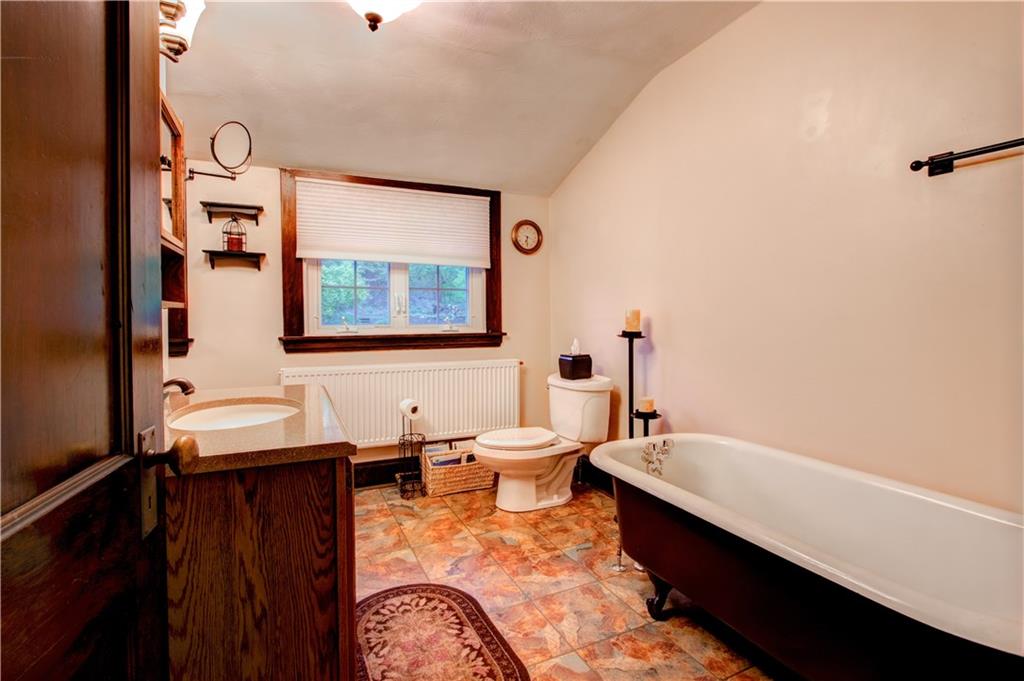 207 Alden Road Rosslyn Farms, PA 15106 - Photo 16 of 25 Gallery Image 16