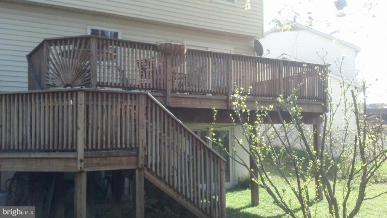 3017 Robin Ridge Court Fairfax, VA 22031 - Photo 17 of 19 View-close up of deck