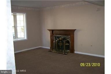 3017 Robin Ridge Court Fairfax, VA 22031 - Photo 9 of 19 Living Room