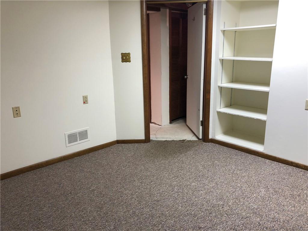 410 Old Farm Road Pittsburgh, PA 15228 - Photo 18 of 25