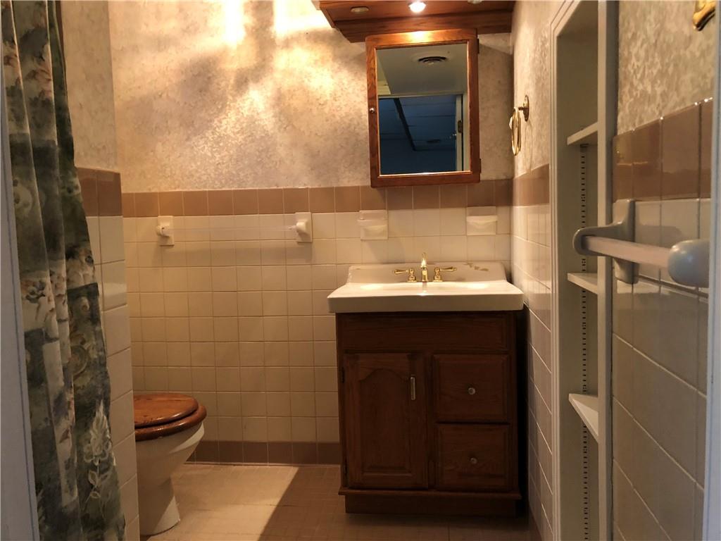 410 Old Farm Road Pittsburgh, PA 15228 - Photo 21 of 25