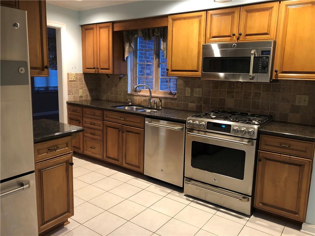 410 Old Farm Road Pittsburgh, PA 15228 - Photo 5 of 25