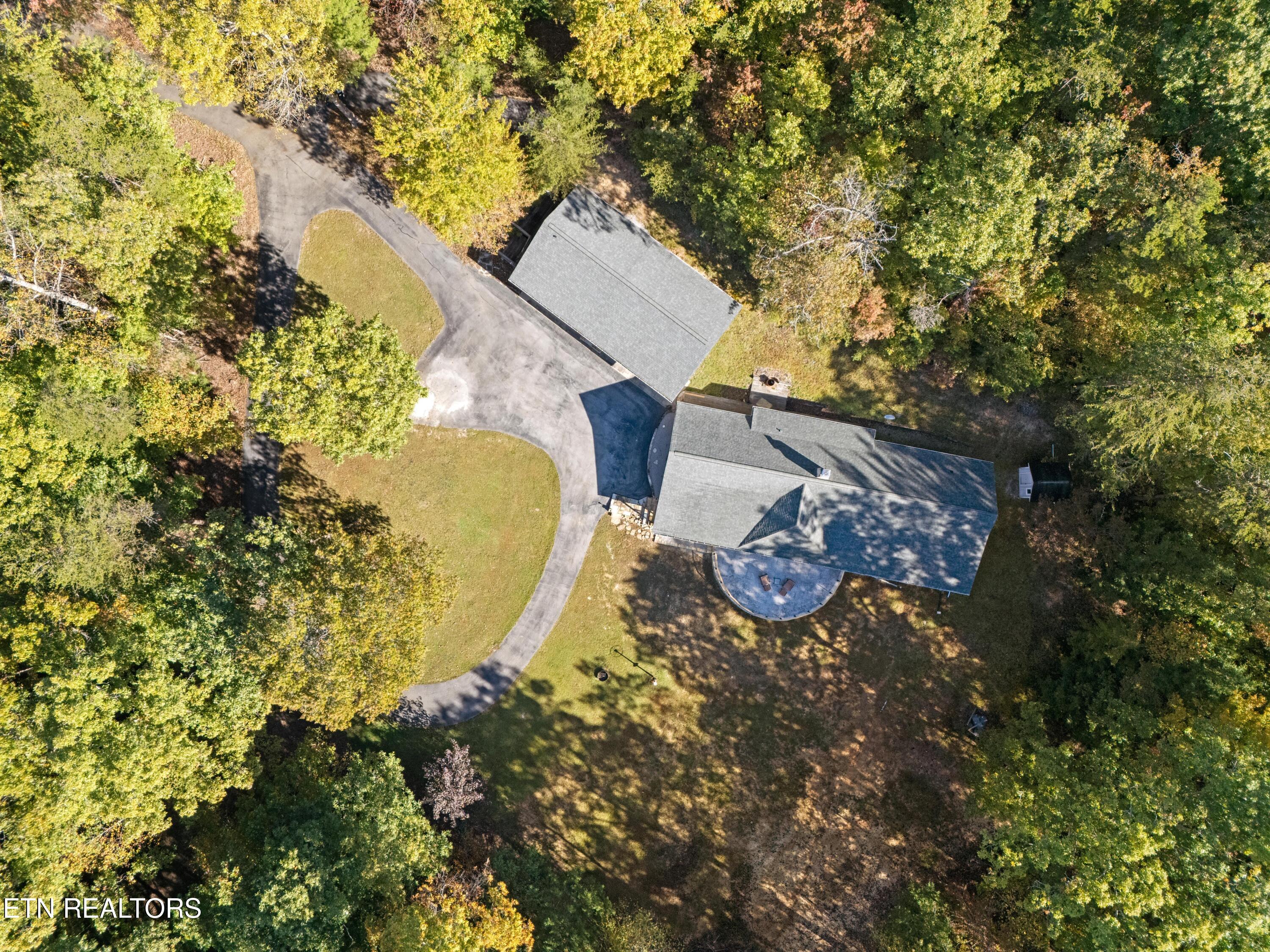 303 Cumberland Cove Road Monterey, TN 38574 - Photo 45 of 46 DJI_20251013094600_0671_D