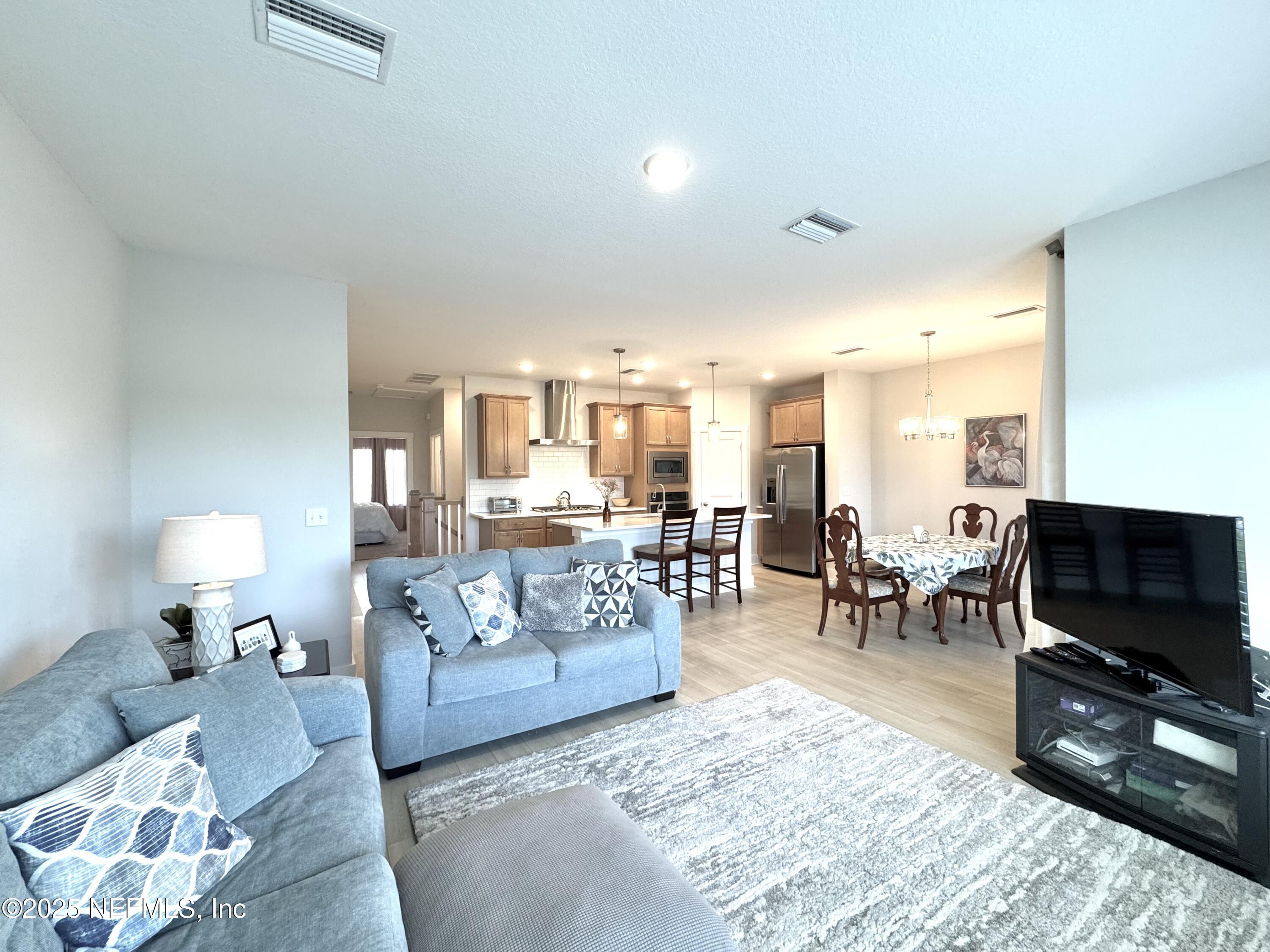9860 Element Road Jacksonville, FL 32256 - Photo 3 of 35 Living room