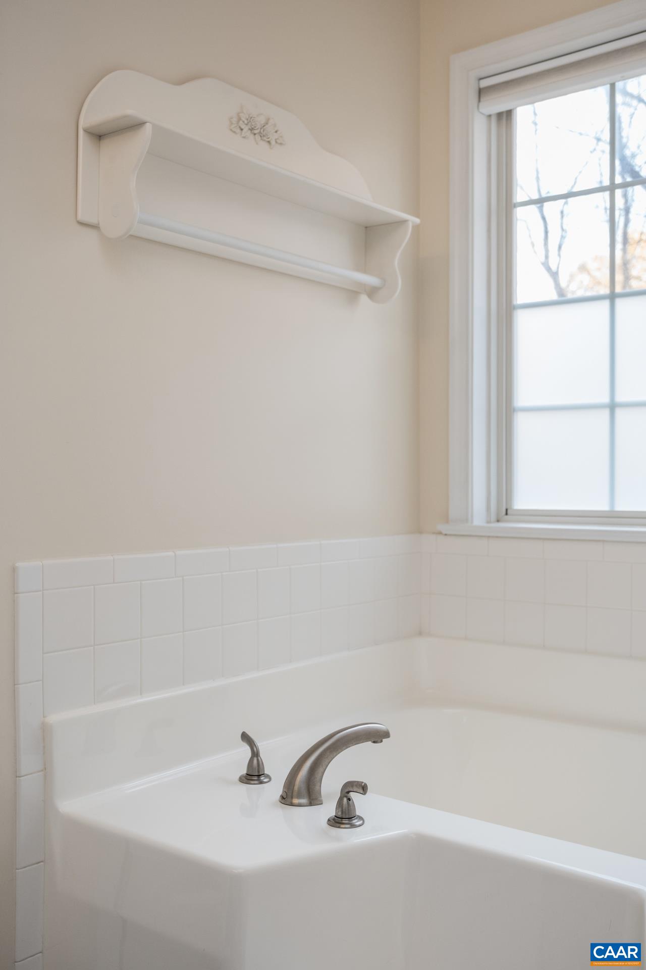 500 Northridge Road Ruckersville, VA 22968 - Photo 36 of 42 a bathroom with a bathtub